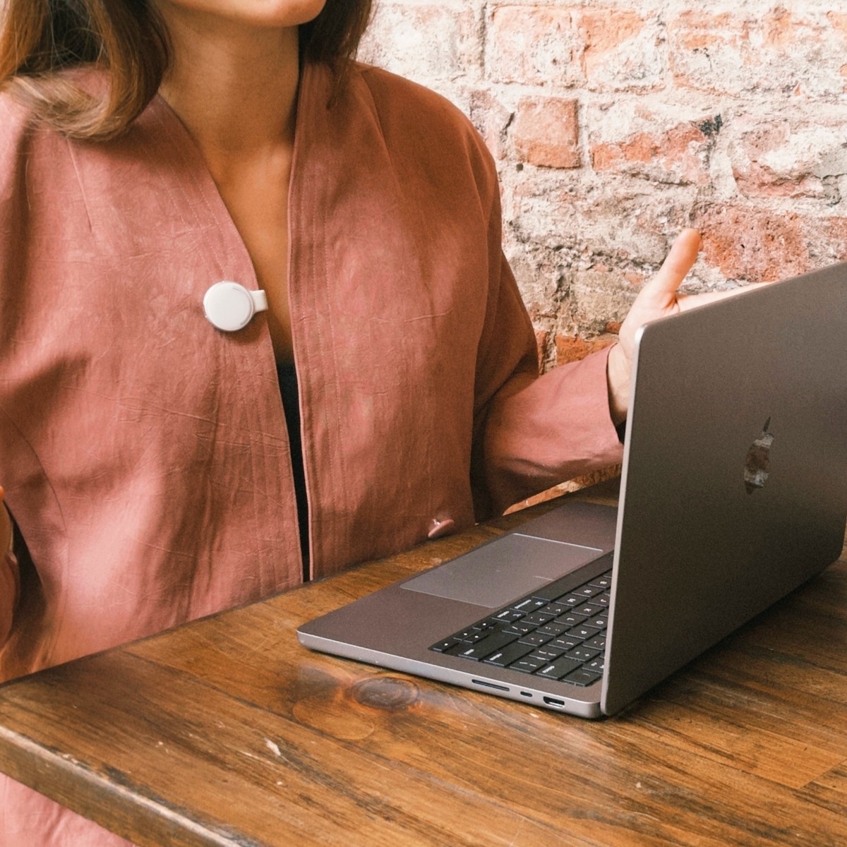 Meta Expects to Launch 'Superintelligent' AI-Equipped Pendant Device ...