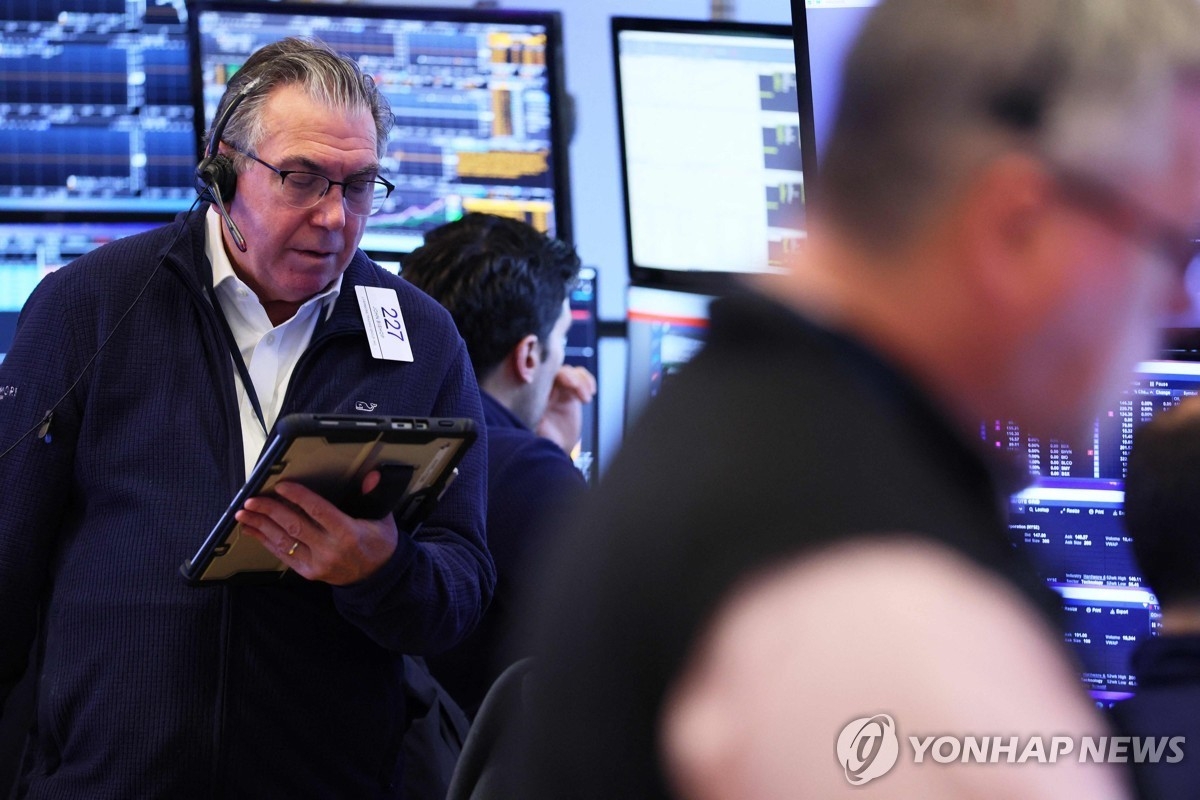 Stock Due New York Stock Market Declines for Second Day Due to Drop in Tech and ...